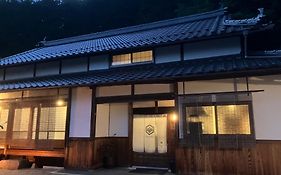 Casa 狐穴 KitsuneAna 和モダンな100年古民家で里山を体験する